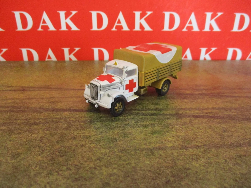 1/72 Modellino Furgone Opel Blitz Kfz.305 Telonato Ambulance Camo Winter - Immagine 2 di 4