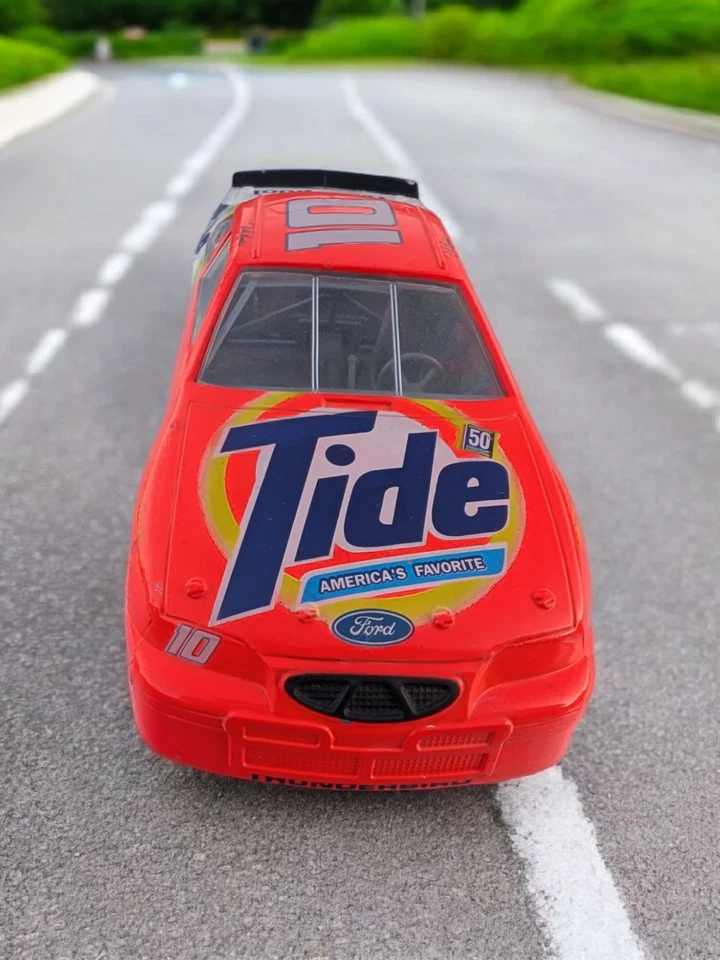 Ricky Rudd #10 Tide, Ford Thunderbird 1997 - Revell 1:24 Foto 3 de 4