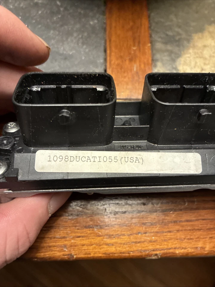 Novo em folha 2008 Ducati 1098/1198 ECU - Imagem 2 de 4