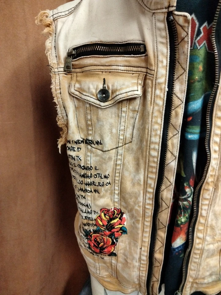 "BOGO" MENS DISTRESSED 8TH DISTRICT TAN VEST SZ L - Image 4 of 4