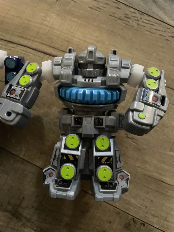 Air Hogs Smash Bots Two Player Battling Game OOB, Powers On. No Remotes - Image 2 of 4