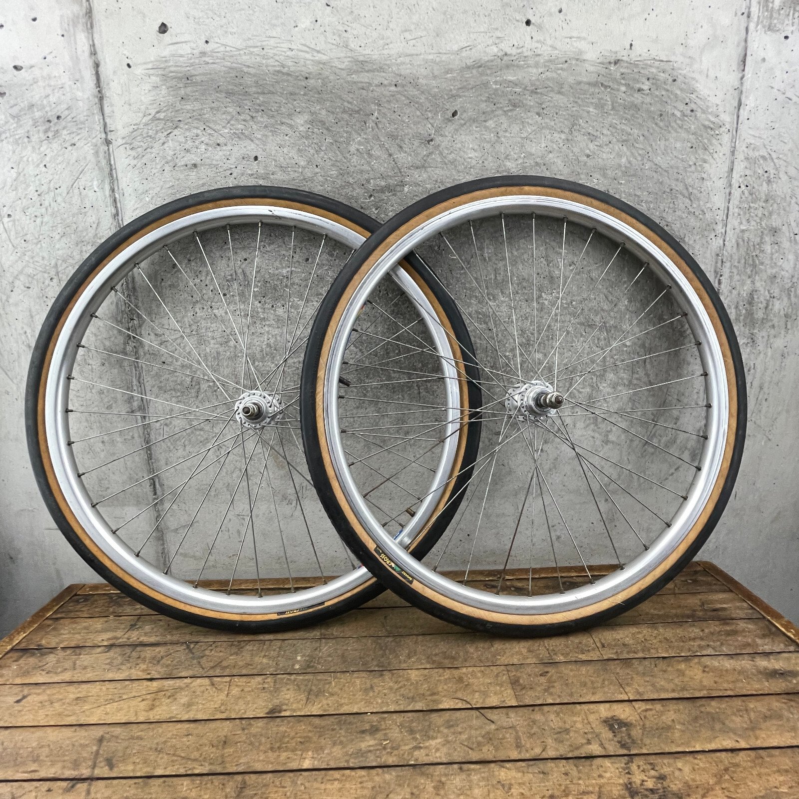 Vintage Specialized 26 MTB Wheel Set Saturae X28 Rims 126 mm 36 26