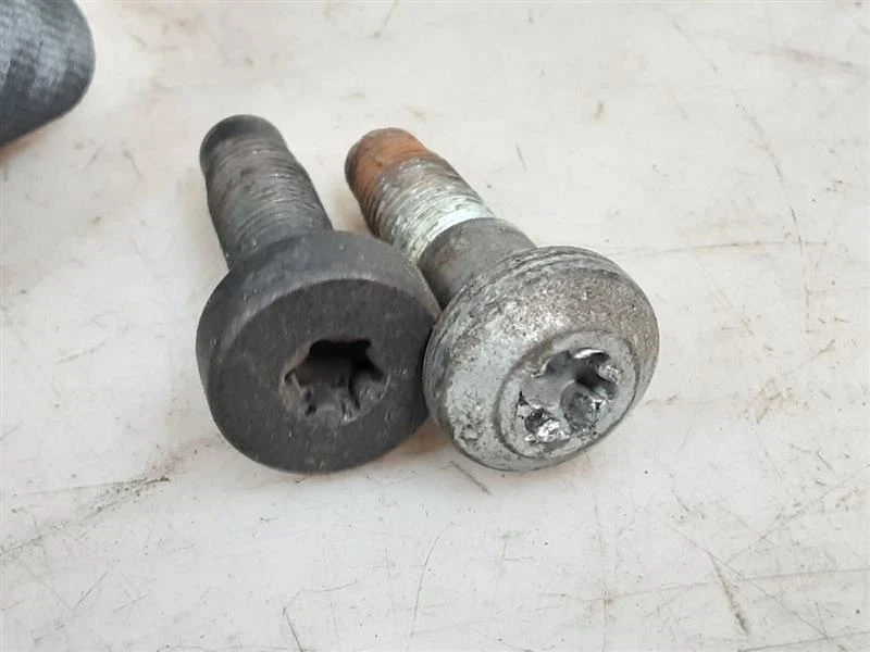 Jeep TJ Wrangler Passenger Rear Seat Belt Retractor 2003 2004 2005 2006 90129 Foto 2 de 4