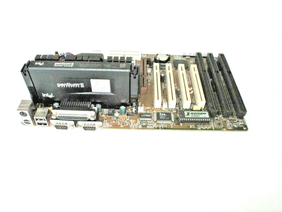 SHUTTLE 637V22 Motherboard  + PENTIUM II SL2HE - Image 2 of 2