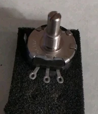 POTENTIOMETER LINEAR 2K OHM 2 WATT 10% PANEL  MOUNT. CLAROSTAT-RY4NAYSD202A NEW