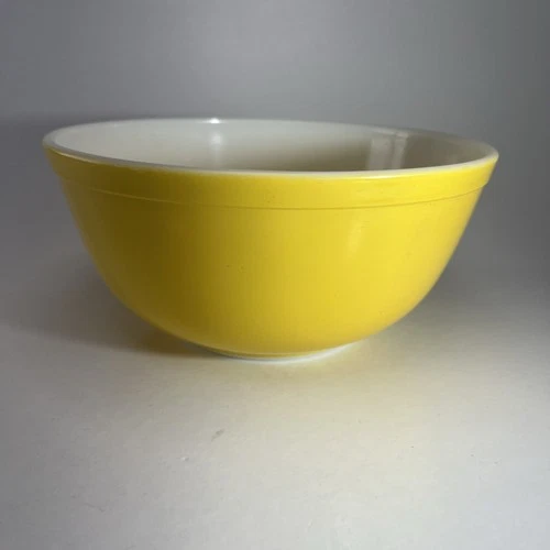 Pyrex  Yellow 403 Nesting/Mixing Bowl 2.5 Quart no DWD