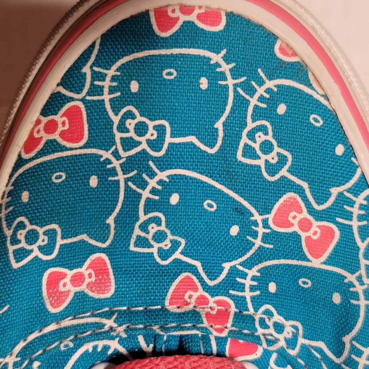Vans Hello Kitty Special Edition TB9C Low Top Canvas Sneakers Mens