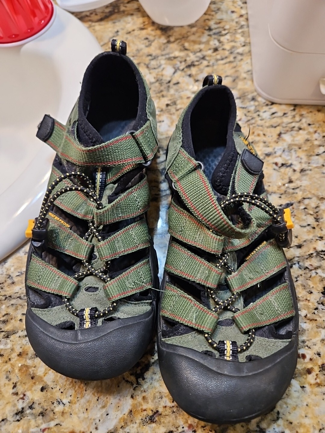 Scarpe da acqua Keen Newport H2 verde oliva chiusura pizzo gancio cinturino ad anello bambino 8