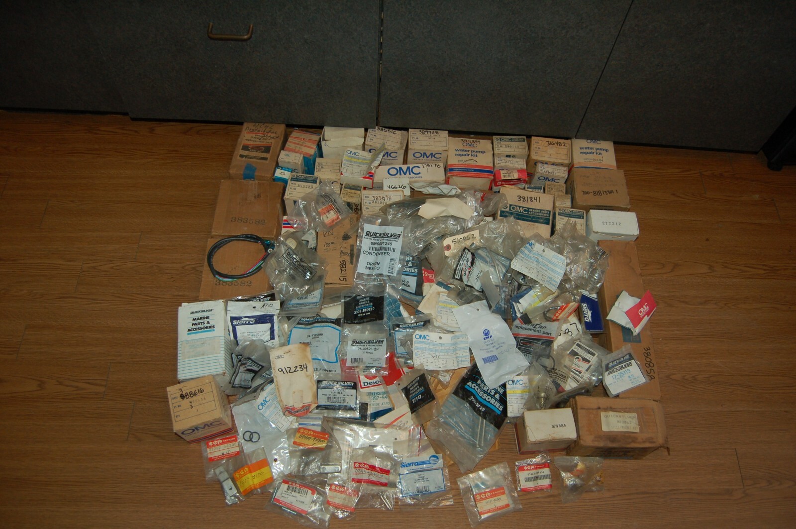 LOT OF 320 NOS MERCAP QUICKSILVER OMC SUZUKI NEW OLD STOCK 37 POUNDS CARLING