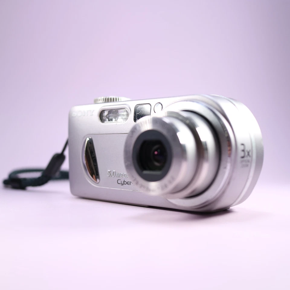 Sony Digital Camera Cybershot DSC-P10 5.0MP Silver Tested - Image 2 of 4