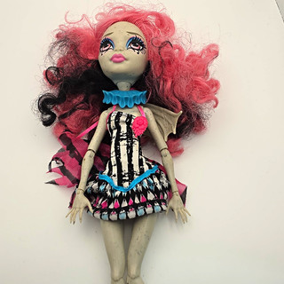 Monster High Rochelle Goyle 11in Fashion Doll Articulated Incomplete See Pics