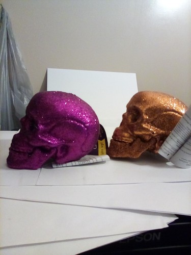 2 NEW LIGHT UP GLITTER SKULLS PURPLE & GOLD FREE SHIPPING - Picture 2 of 3