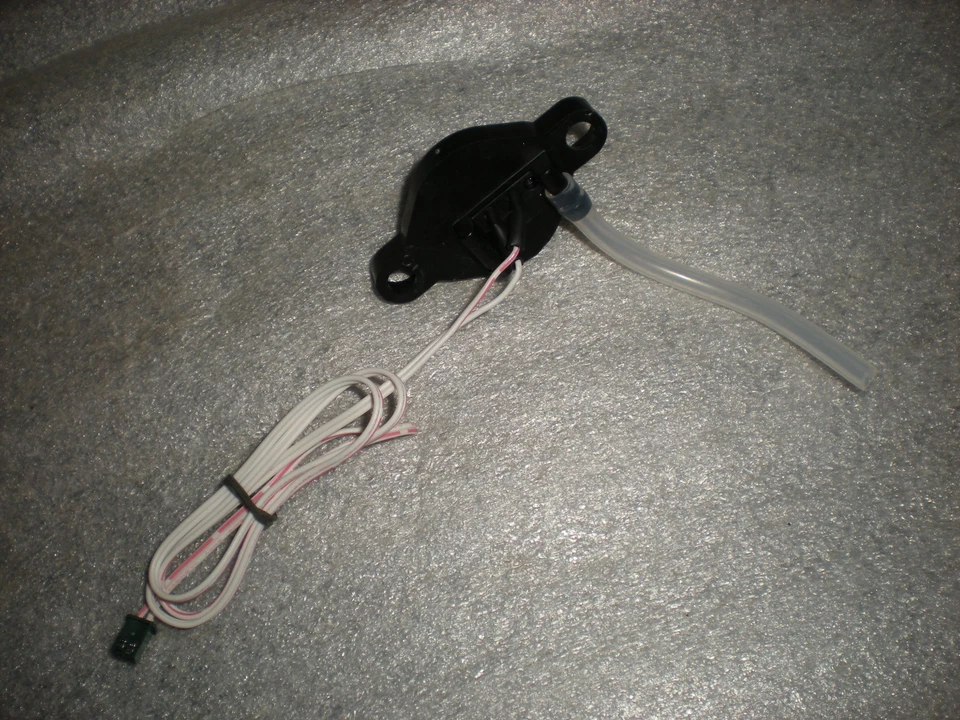 Plugue e sensor conector tanque limpo limpador com fio Hoover FH46000V fabricante de equipamento original - Imagem 4 de 4