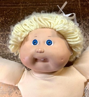 1985 Cabbage Patch Kids 16  Girl Doll Lemon Blonde Hair, Blue Eyes, First Tooth