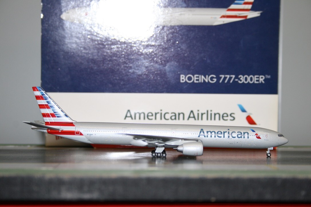 Gemini Jets 1:400 American Airlines Boeing 777-300ER N718AN