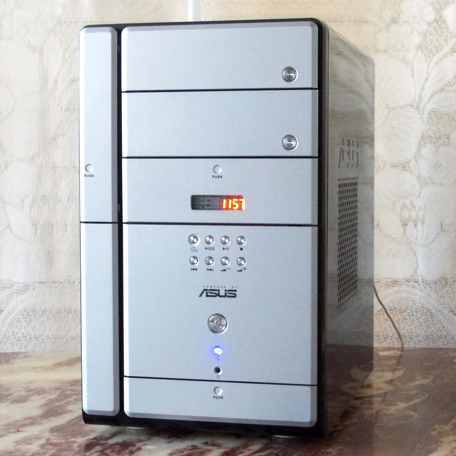 ASUS Terminator T2P Deluxe vintage/retro mini barebone multimedia PC