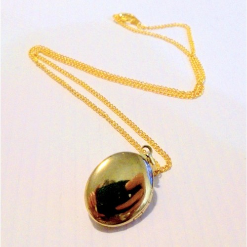 Vintage Red Rose Accented Delicate Gold Tone Oval Locket Necklace - Picture 5 of 5