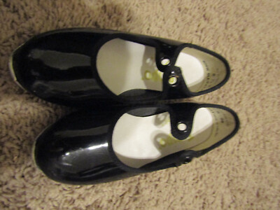 girls black tap shoes