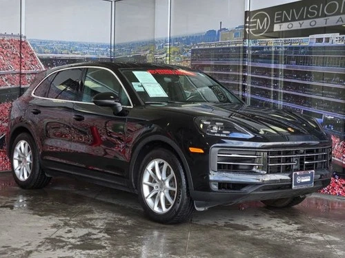 2024 Porsche Cayenne Base Image 1 of 2