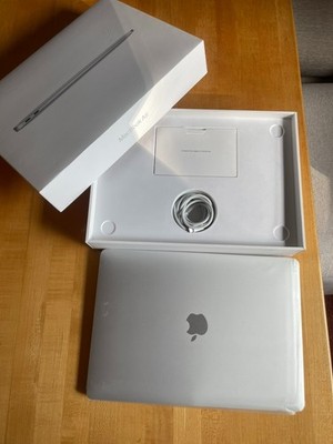 Apple MacBook Air 13 M1 8GB 256GB Silver DAMAGED SCREEN FOR PARTS / REPAIR A2337