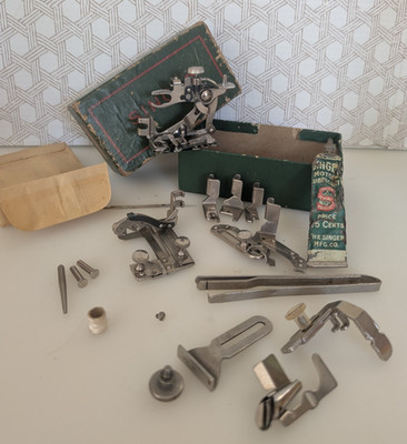 Singer Sewing Machine Featherweight Ruffler & Accessories Kit 5 Star 1