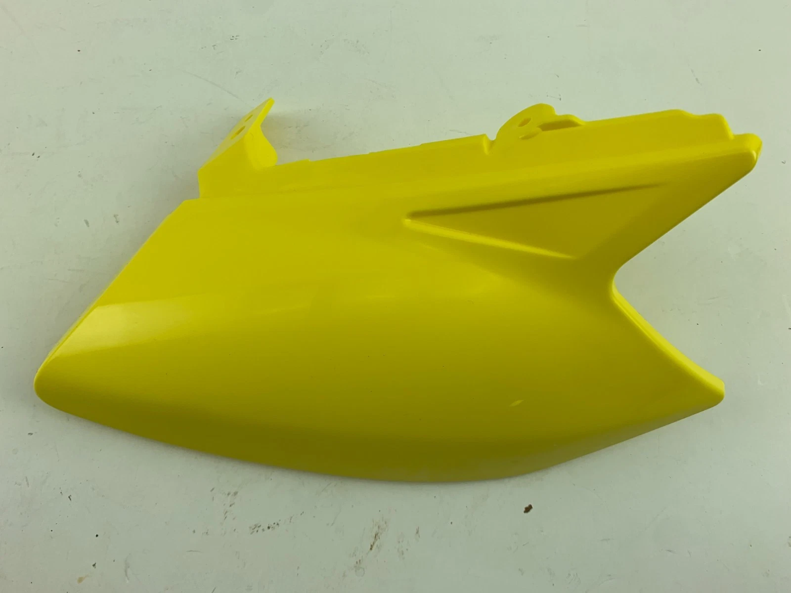 COVER, FRAME RH (YELLOW)