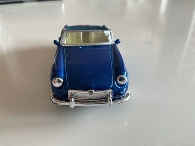 Modellauto 1:43 MGB Cabrio 1967 in blau. Newray