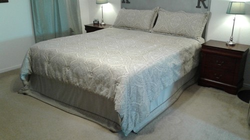 J-Queen New York California King Bedspread, Shams, & Skirt (USED)Excellent Shape