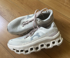 On Women s Low Top Athletic Sneaker White/Gra...
