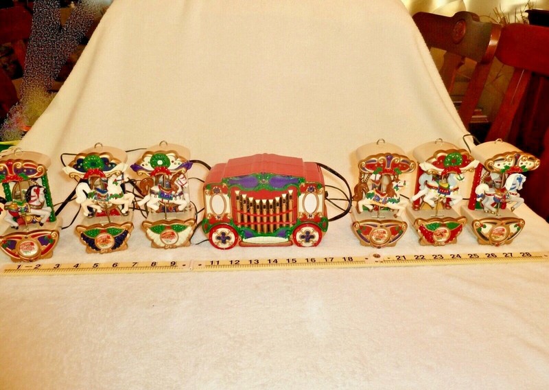Mr Christmas Holiday Carousel MISIC Box, LIGHTS & Six MOVING Horses