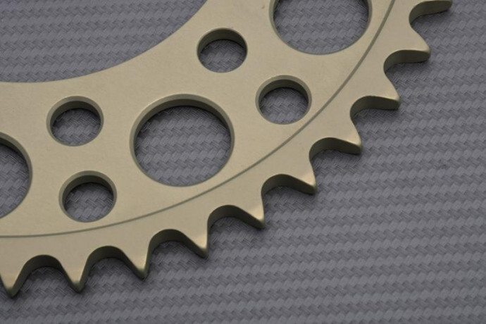 Couronne RENTHAL 45 dents en alu ultra léger pour pas 520