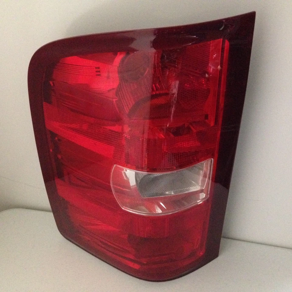 Conjunto de luz trasera izquierda Chevy Silverado 1500 2500 3500 2007-2013 OE Foto 2 de 4