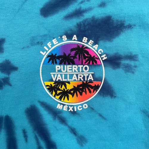 Camiseta grande teñida con corbata "Life's a Beach: Puerto Vallarta México" para hombre - Imagen 2 de 5