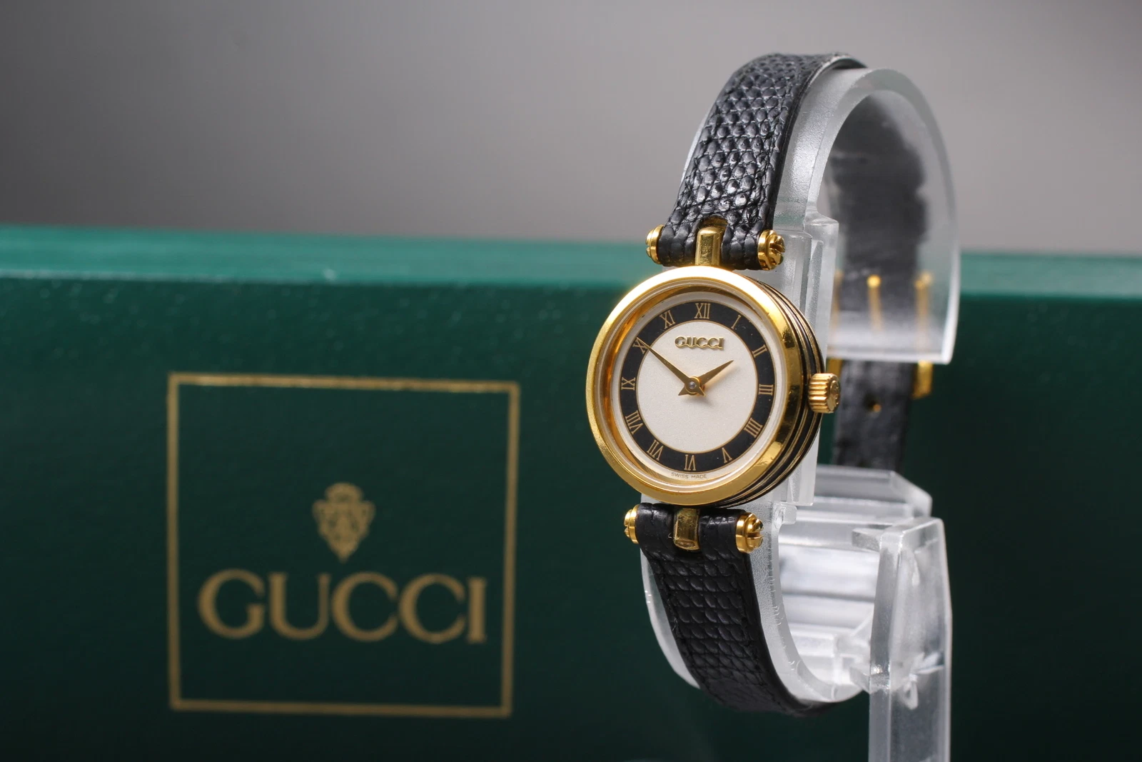 Montre à quartz pour femme vintage [presque comme neuve] GUCCI 2040L cadran blanc noir du JAPON