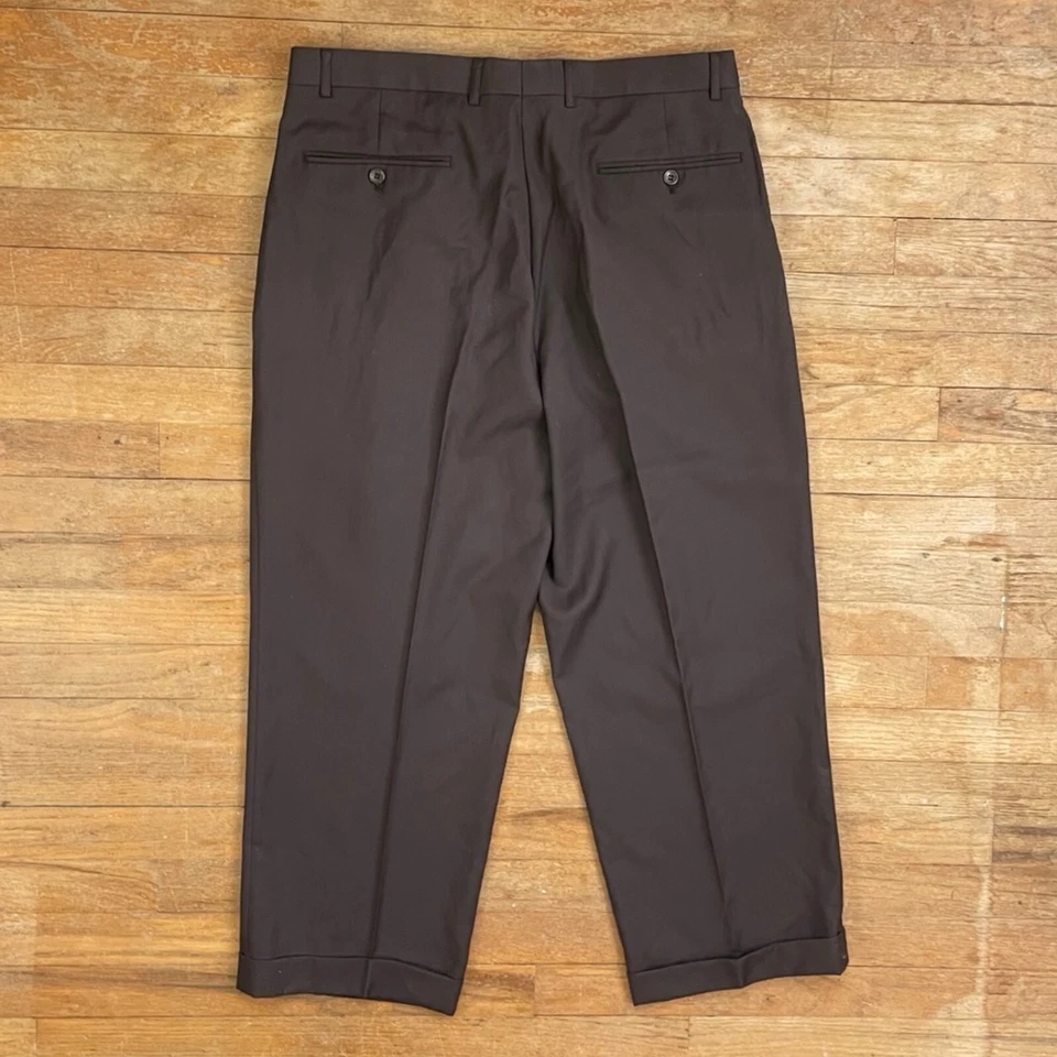 Calça social masculina plissada dupla vintage tamanho 34x26 década de 1990 marrom cropped - Imagem 3 de 4