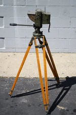 WW ll US MARINE ISSUE GRAFLEX COMBAT GRAPHIC 45 4x5 CAMERA & LM-41 (1) TRIPOD