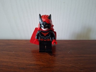Lego Minifigur sh0522 Batwoman Red Cape Super Heroes 