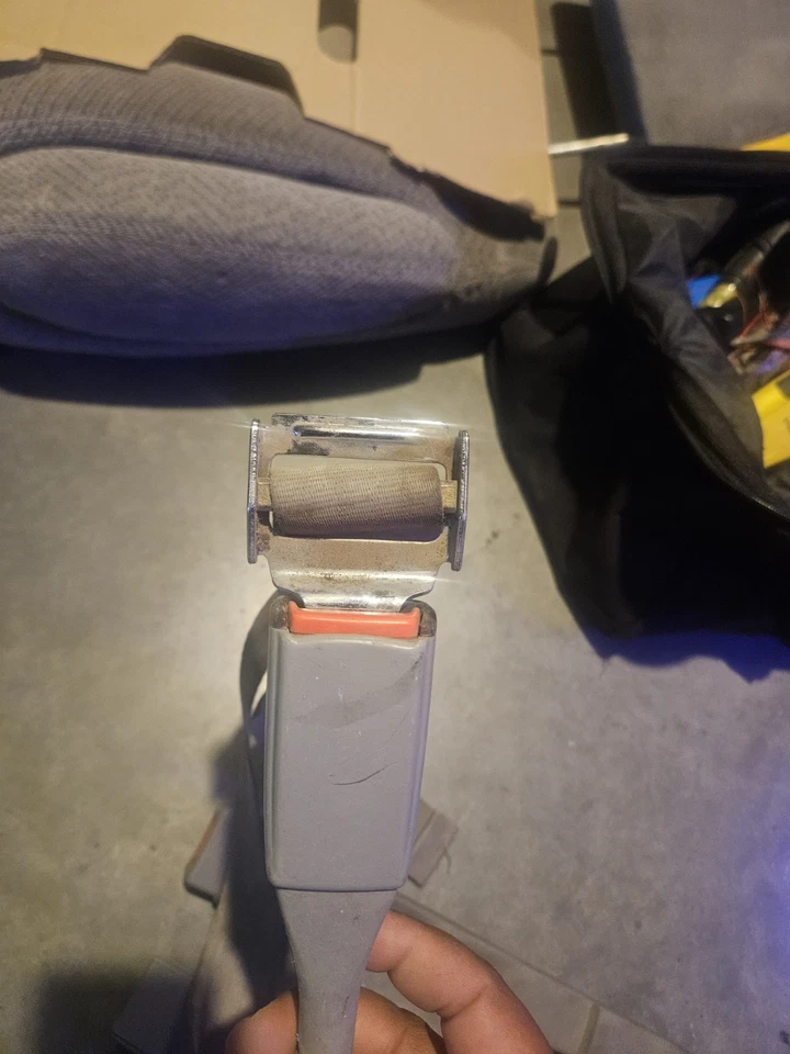 95-98 Chevy Truck/GMC Caminhão Cinto de Segurança Fivela de Volta Banco Assento (CINZA) Sem Assento TRACK - Imagem 3 de 4