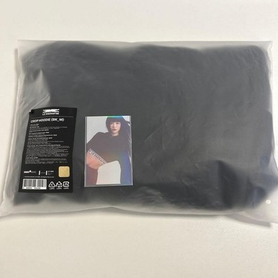 アイドル [LE SSERAFIM] CROP HOODIE (Black) LE SSERAFIM CROP Hoodie Black M Size with Photocard Official K-pop