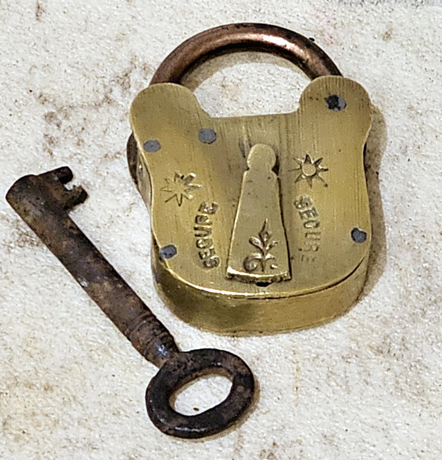 Small Victorian SECURE 2 Lever Padlock With Key