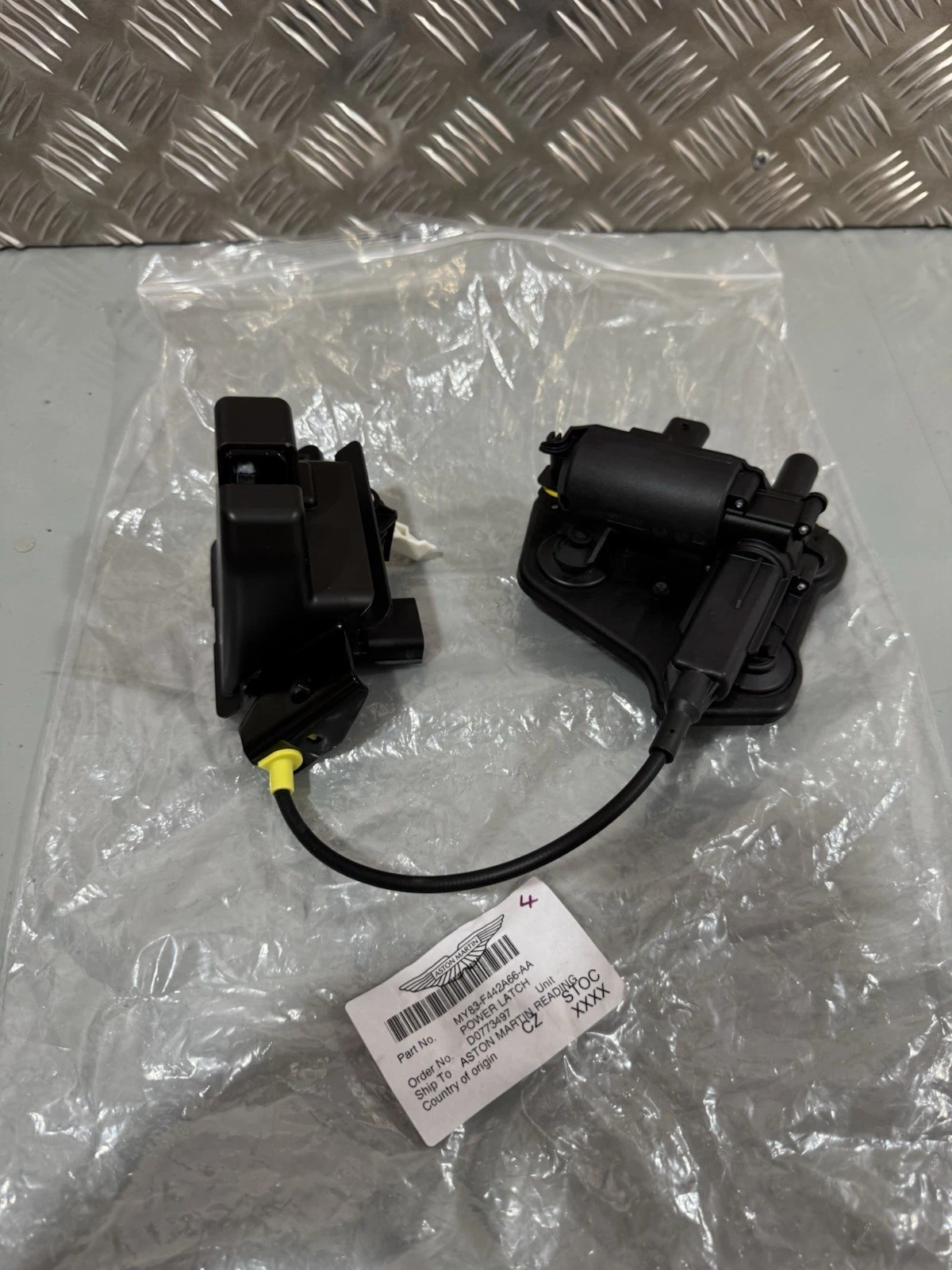 Aston Martin DBX 2020+ AM8 Tailgate Boot Power Lock MY83-F442A66-AA Brand New 3