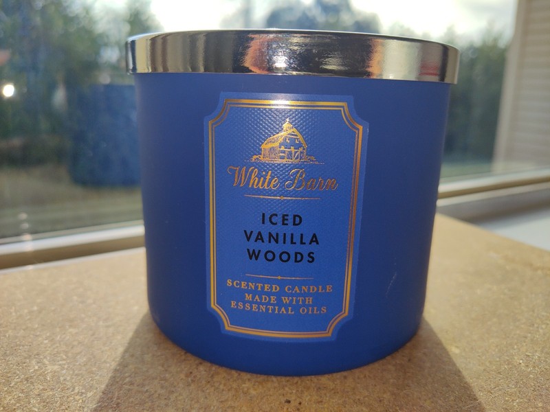  BATH & BODY WORKS WHITE BARN ICED VANILLA WOODS 3 WICK SCENTED CANDLE BRAND NEW