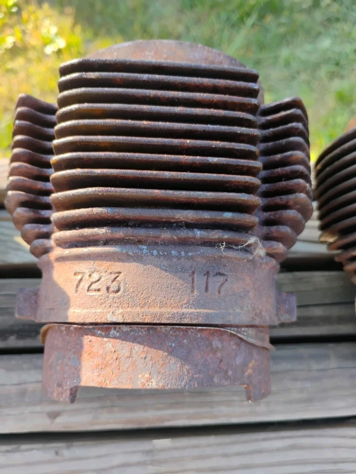 Комплект из 4 цилиндров двигателя 1960-х Chevrolet Corvair. Требуется ремонт от оригинального производителя - Изображение 3 из 4