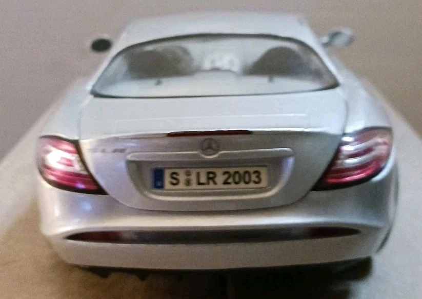 Modelo diecast escala 1:18 MAISTO MERCEDES-BENZ SLR MCLAREN Foto 4 de 4