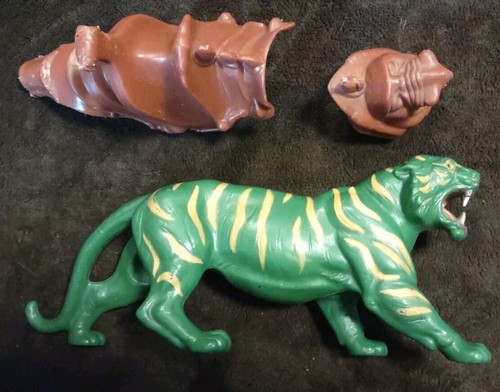 Vintage Masters Of The Universe He-Man Action Figures + 2 Battle Cats w/Armor - Picture 7 of 14
