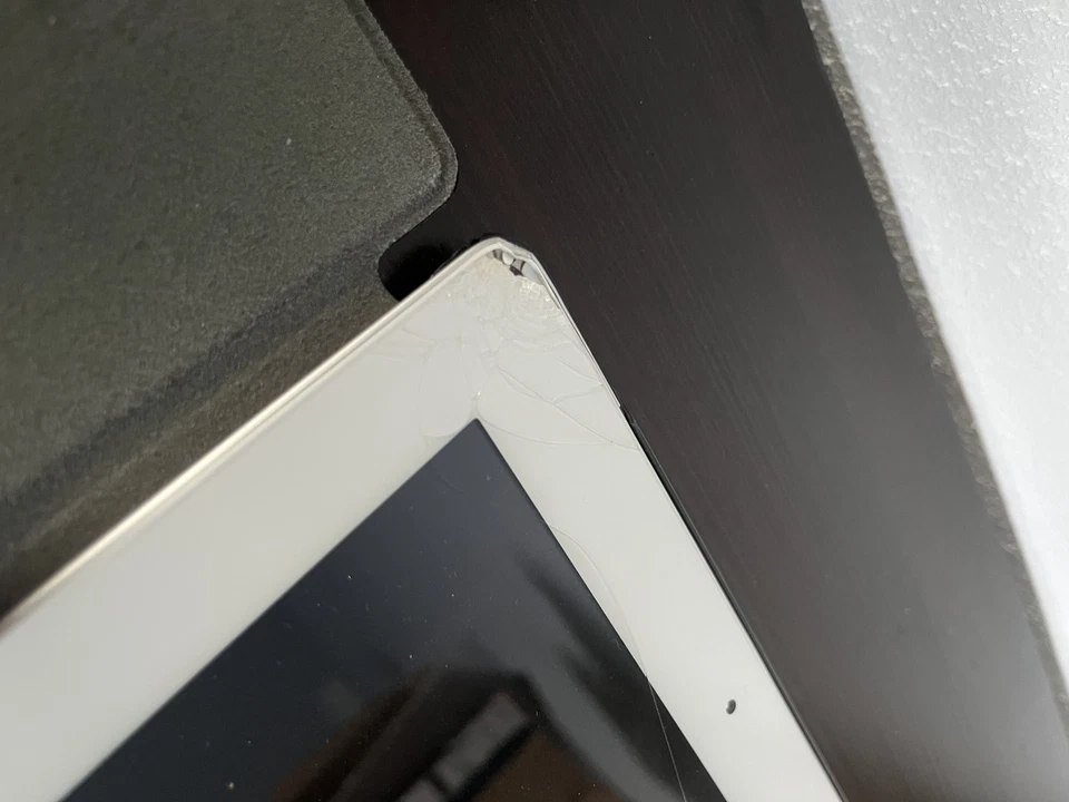 Apple iPad 2 (A1395), mit Wi-Fi+3G 16GB – Weiß, Display beschädigt - Bild 3 von 4