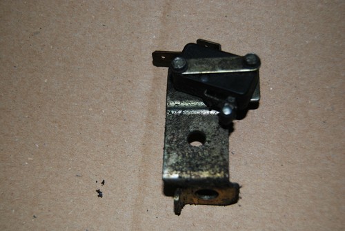 Mikroschalter Volllastschalter an der Drosselklappe Jaguar XJ 6 4.2 Serie 3