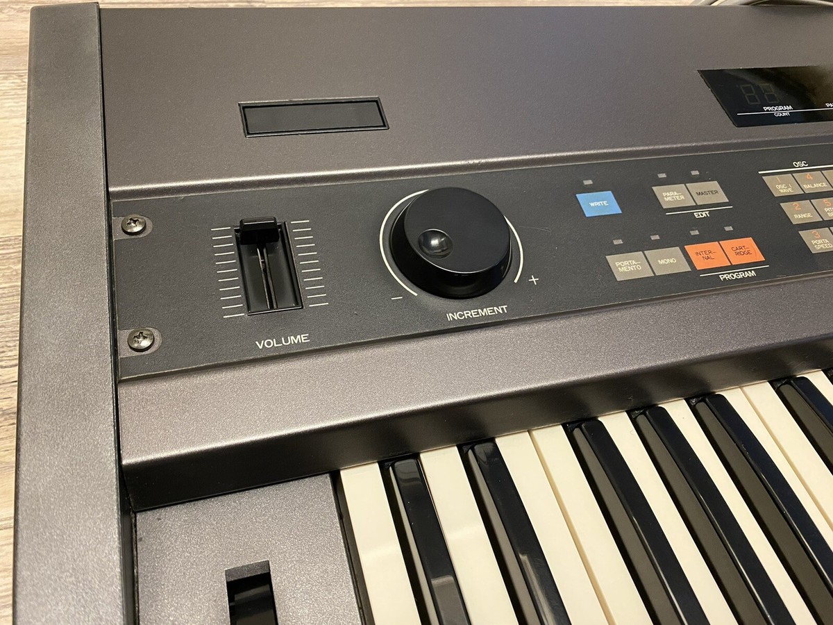 KAWAI K3 MUSIC WAVETABLE SYNTHESIZER WITH 32 WAVETABLES IN KAWAI K3 MUSIC WAVETABLE SYNTHESIZER WITH 32 WAVETABLES IN