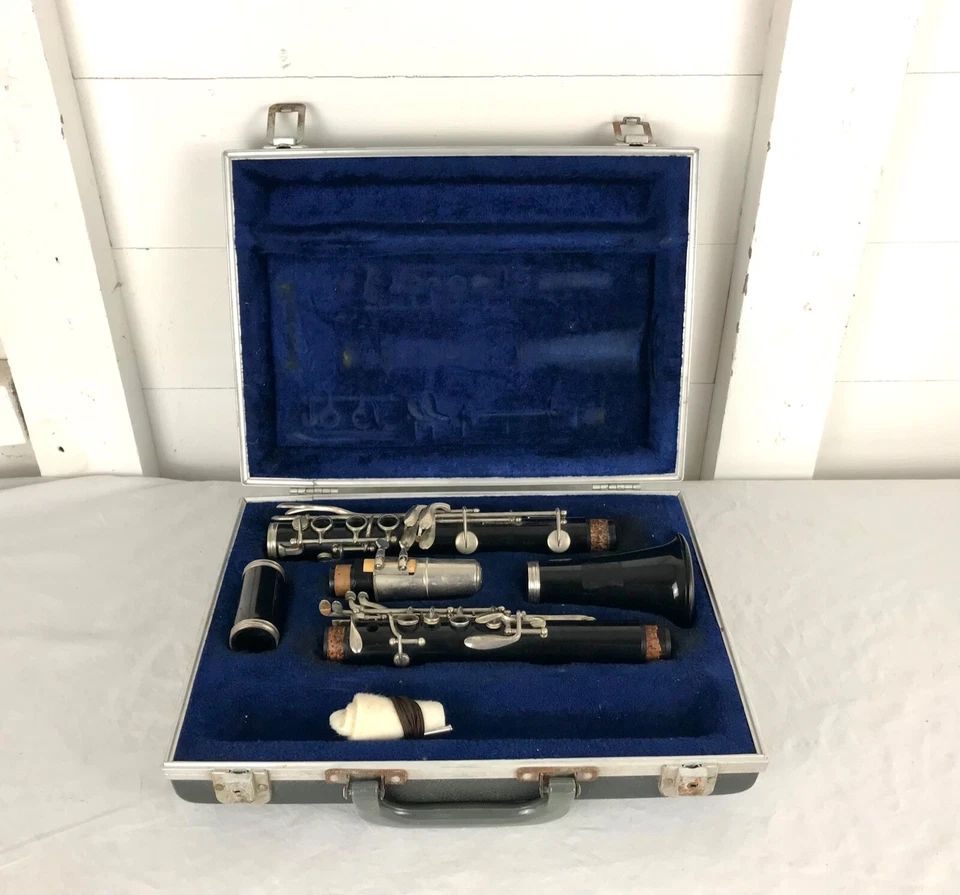Bundy Selmer Resonite Clarinet w/ Case - Image 2 of 4