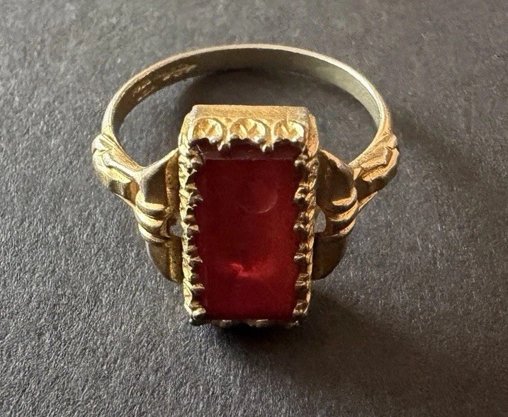 1950’s Vintage Ring Featuring A Rectangular Deep … - image 1